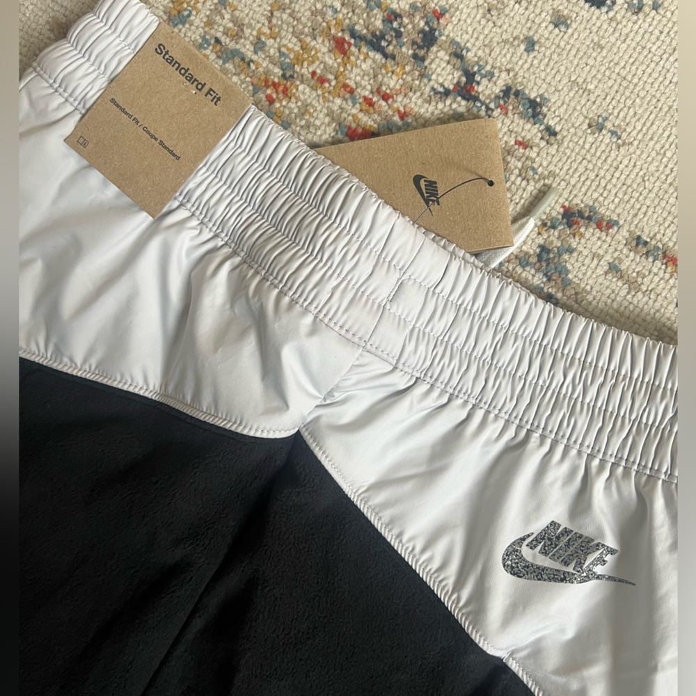 Brand NEW! Nike Two-Tone Black and White Skirt - Picture 9 of 10